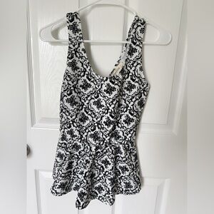 NWOT Elodie Black and White Peplum Tank Top